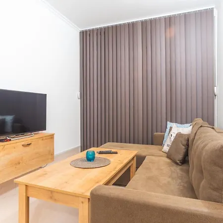 Panorama Apartment *