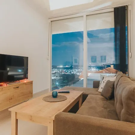 Panorama Apartment *